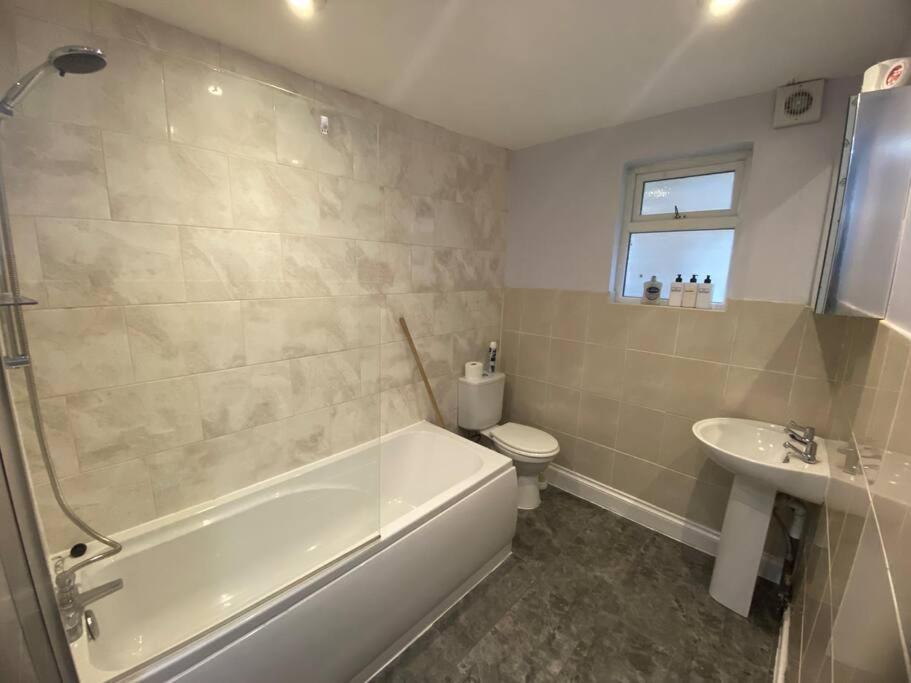 Spacious 2 Bedroom Flat London Londres Exterior foto